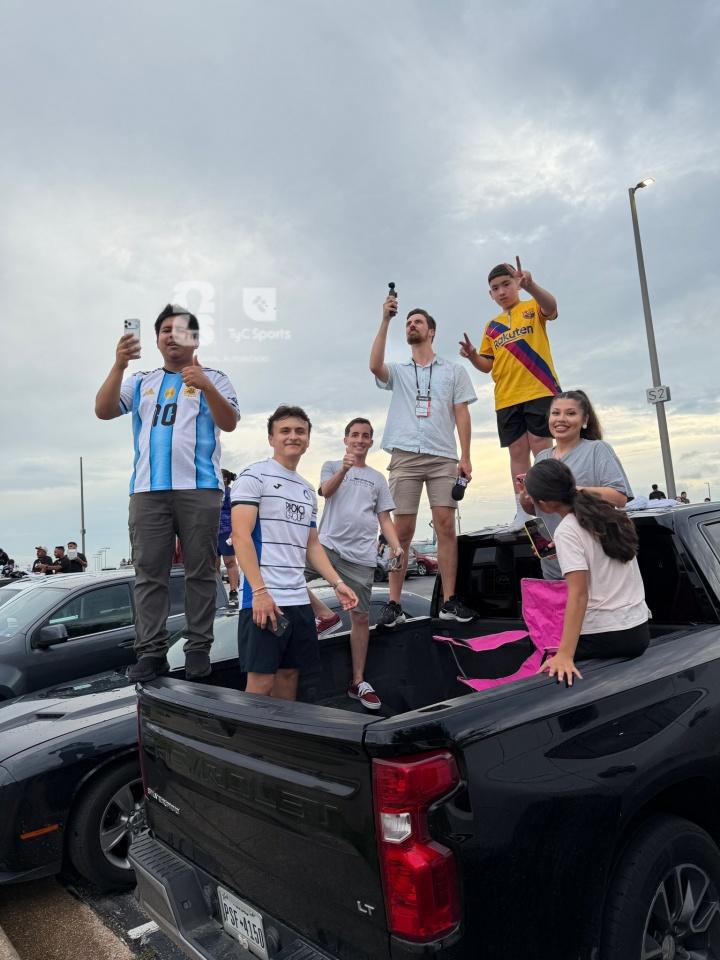 尴尬了！杭州老板群发邀请4000人到店看球，世界杯揭幕战0人到场